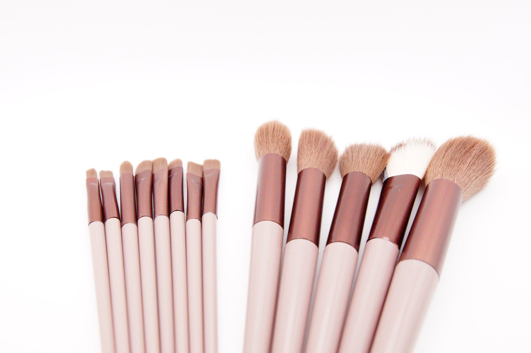 Make-up: Pflege - Make-up - Braun mit Stoffbeuteln – Nuovo e nell'imballaggio originale da Balgach venduto da BlackHawkJFR