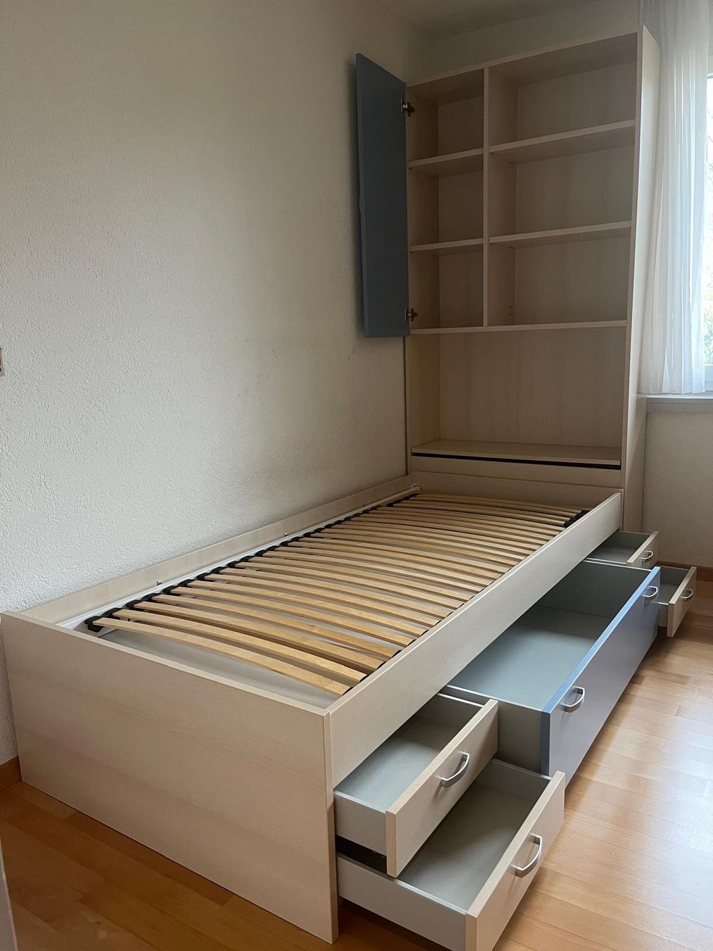 Letti: Bett inkl. Lattenrost und Regal – Usato da Zell LU venduto da GRCL 1