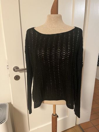 Schwarzer Strickpullover mit Lochmuster, Grösse M
