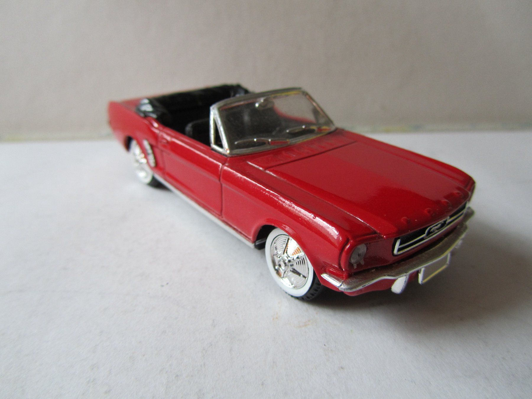 Solido Modellini d'auto: Ford Mustang von Solido – Usato da Weiningen ZH venduto da dietsch57 2