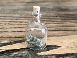 Vintage Glücksbringer Mini Flasche mit Glücksstein (Pyrit)