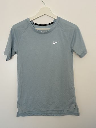 Nike Laufshirt Dri-Fit Kurzarm hellblau Grösse XS