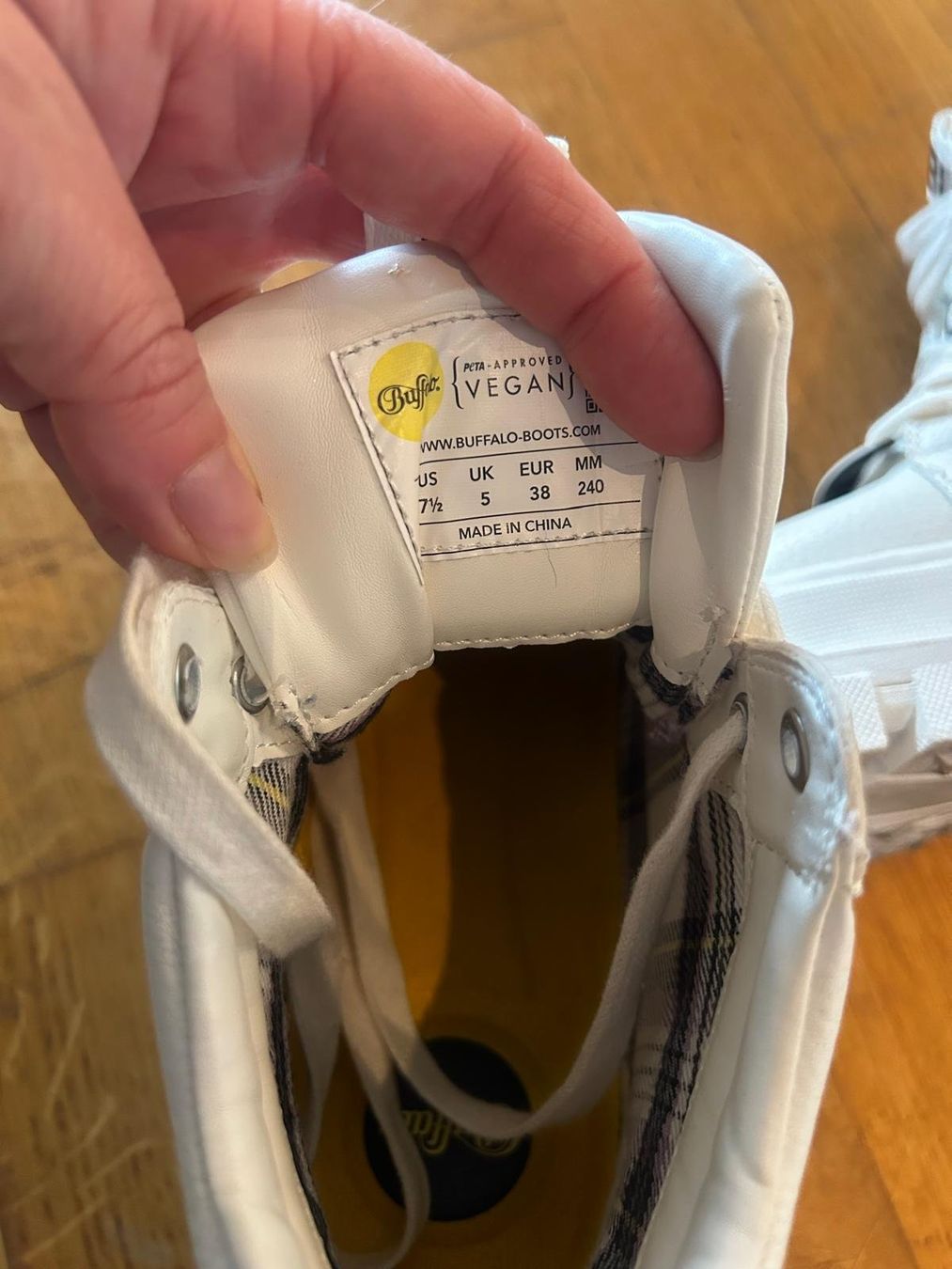 Damenschuhe: Sneaker ASPHA Buffalo, Grösse 38, weiss – Neu (gemäss Beschreibung) aus Holzhäusern ZG von Suki0308 2