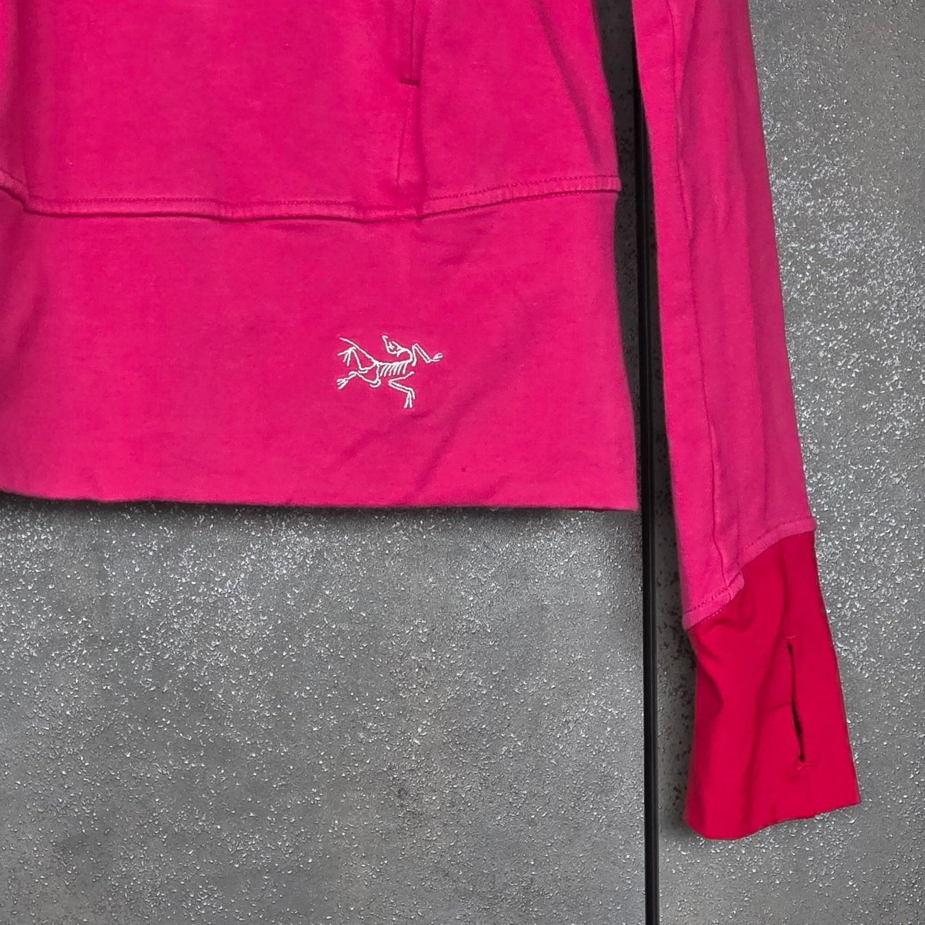 Arcteryx Pullover & Sweatshirts: 🐸 ARCTERYX HOODIE M PULLOVER PINK – Gebraucht aus Môtier (Vully) von Frogs 1