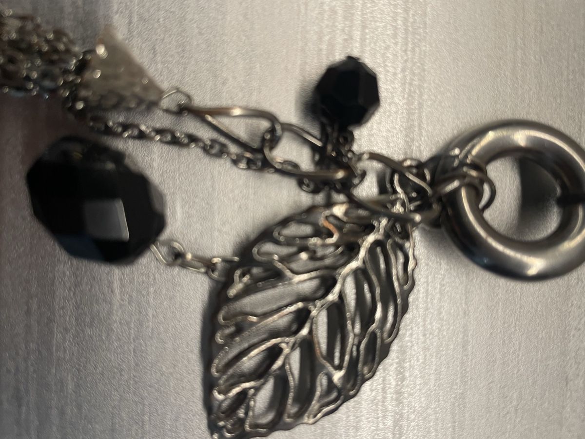 Catenine: Lange Boho Statement Kette Schwarz Silber Blatt Anhänger – Usato da Heitenried venduto da Steffundsasch 2