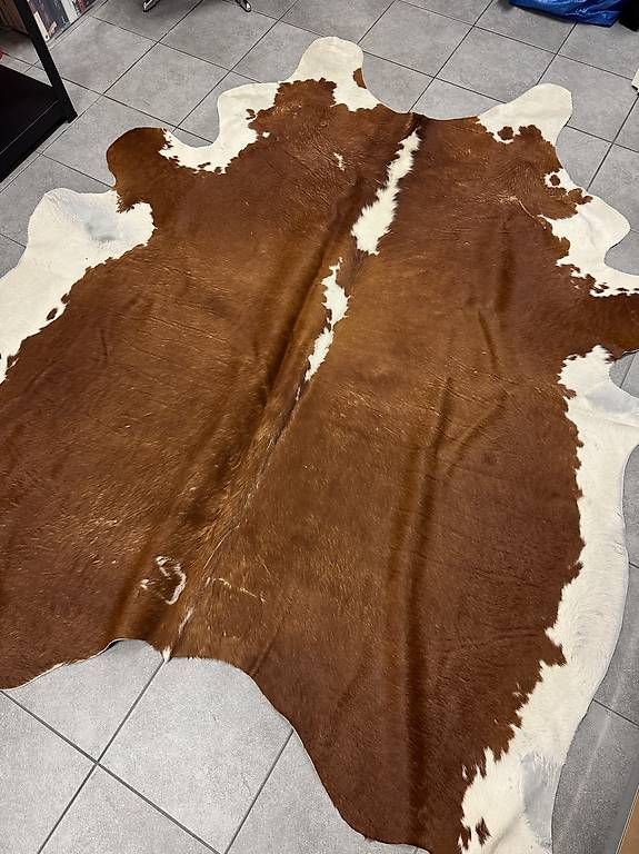 Tappeti: Kuhfell / Rinderfell  ca. 3-4m² – Usato da Uitikon Waldegg venduto da jacques24 1
