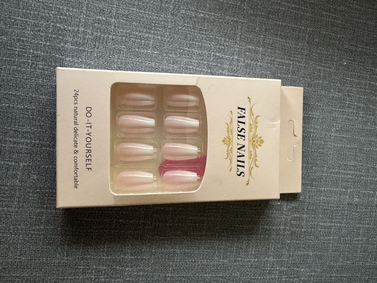 Künstliche Fingernägel: Boîte de faux ongles – Gebraucht aus Grand-Lancy von Didine015 1