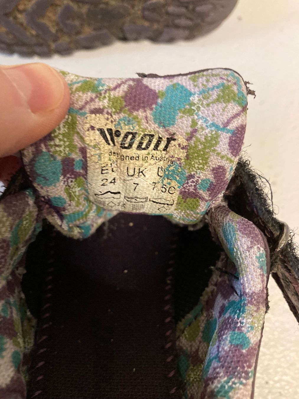 Schuhe für Jungen: Kinder Schuhe, Grösse 24, Lila – Gebraucht aus Basel von Ullminator 4