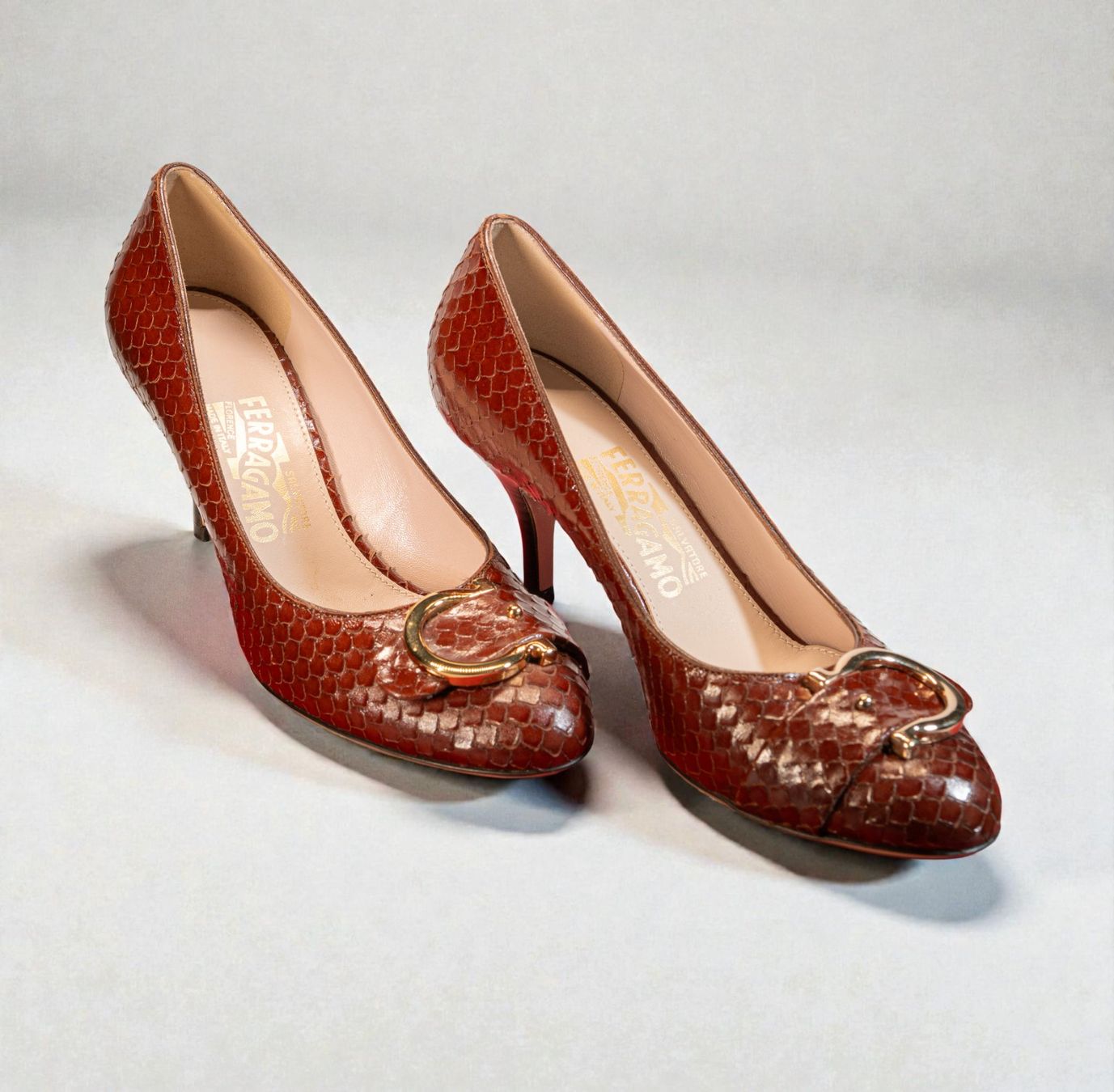 Salvatore Ferragamo Chaussures femmes: NEUE Salvatore Ferragamo  Gr.- 37 ½  Python-Pumps – Neuf avec emballage d'origine à Zürich par aa1_f58r 2
