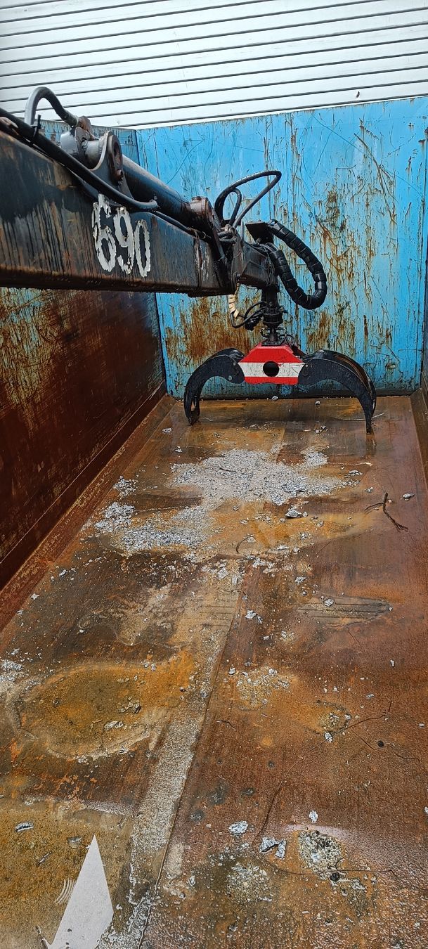 Contenitori edile: benna scarrabile con gru – Usato da Giornico venduto da dio_zn5d 7