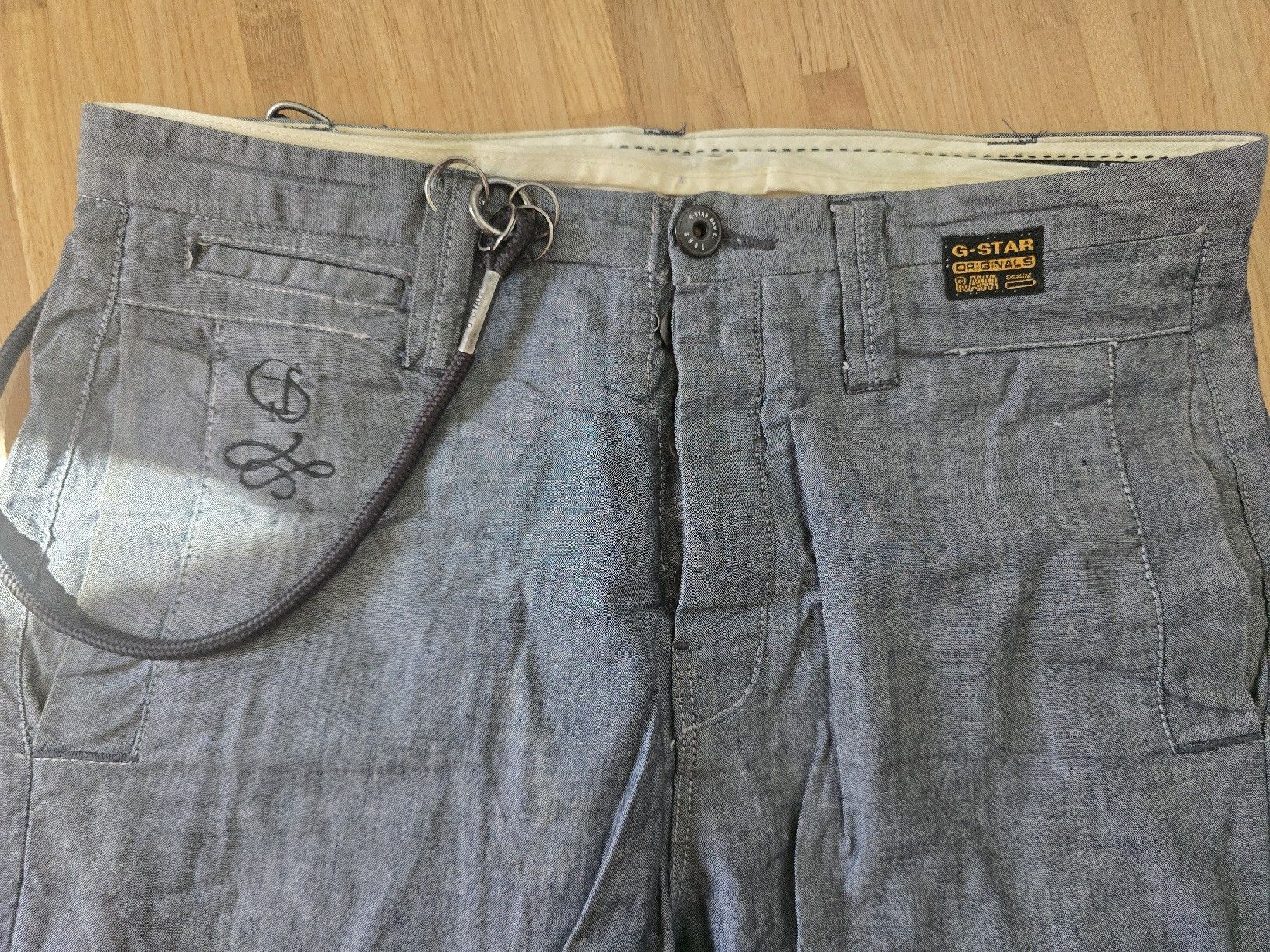 Hosen: Pantalons G-Star Raw Denim gris  – Gebraucht aus Mont-sur-Lausanne von Didinho