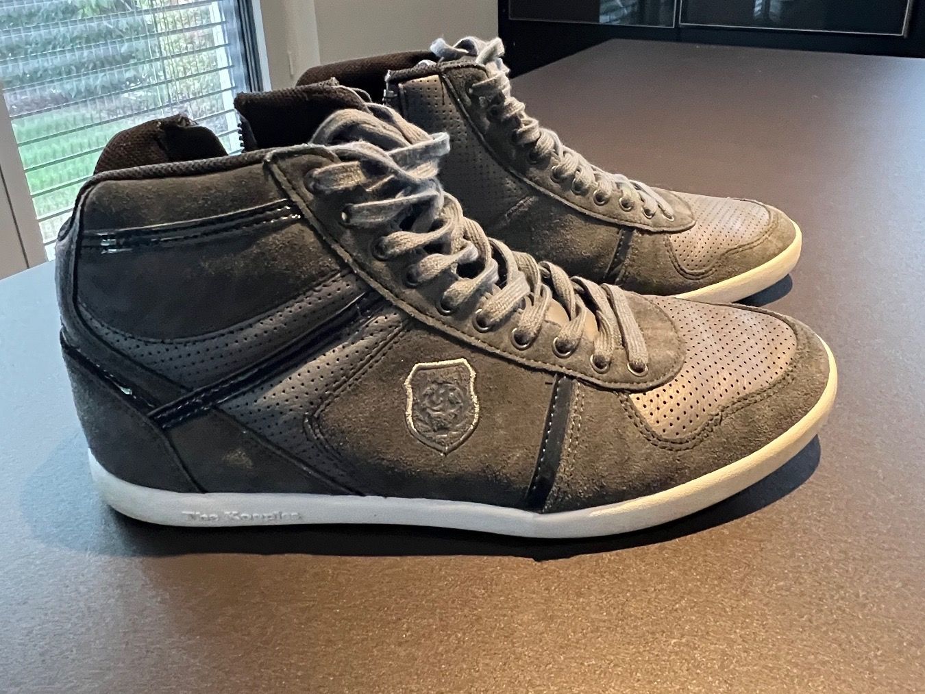 Kooples Scarpe da uomo: Baskets The Kooples, pointure 45, couleur grise – Usato da Etagnieres venduto da LV1982 2