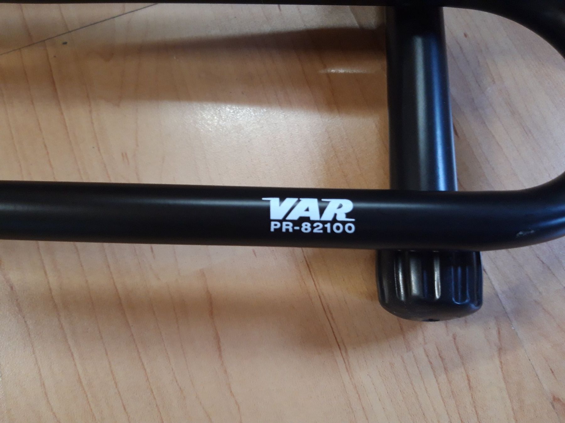 Var Rateliers à velo: Veloständer VAR PR-82100 – D'occasion à Meiringen par Babsi10 2