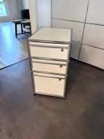 USM Haller Korpus weiss mit Inos Materialeinsatz