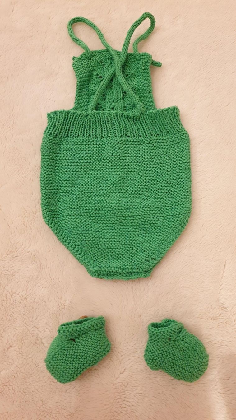 Kleider & Röcke: STRAMPELANZUG + MINI/ BABYSCHÜHCHEN AUS STRICK - Farbe: Grün – Neu und originalverpackt aus Würenlos von Abracadabra26 3