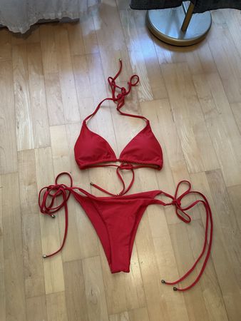 Roter Sommer Bikini, Grösse B85, Hose 40, neuwertig und sexy