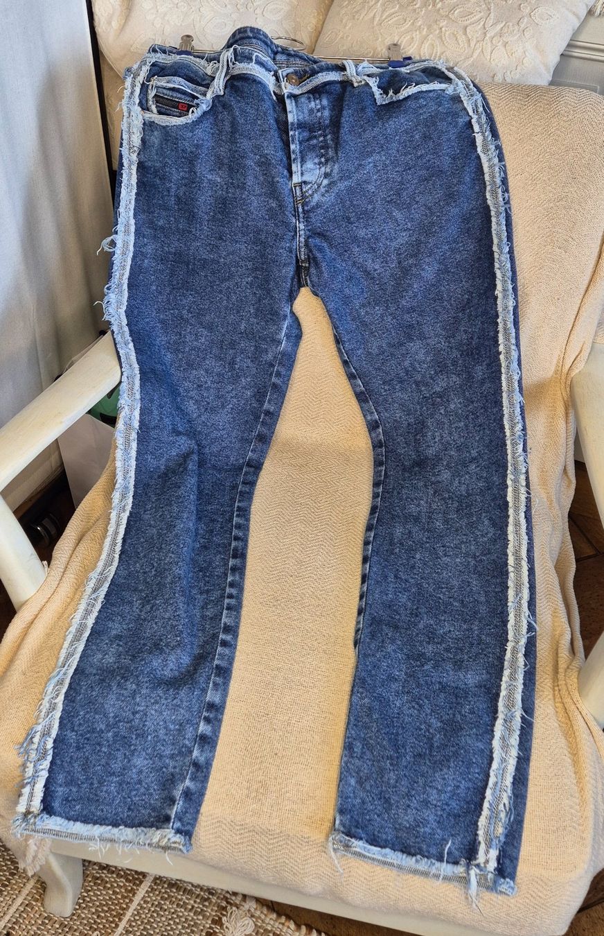 Diesel Jeans: Diesel Jeans – Usato da Leissigen venduto da ali_k9v8 1
