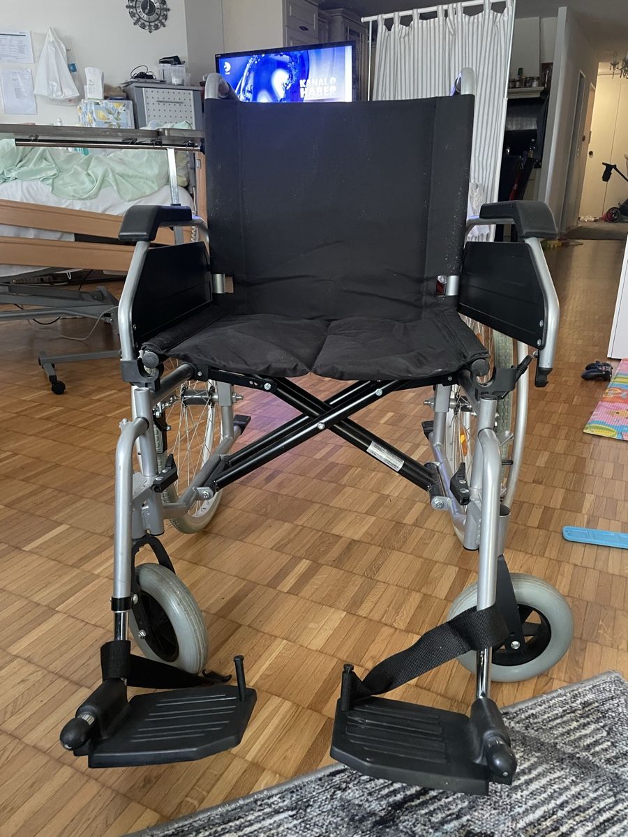 Chaises roulantes: Rollstuhl Trendmobil grösse XL – D'occasion à Niederhasli par sev_d7hq 1