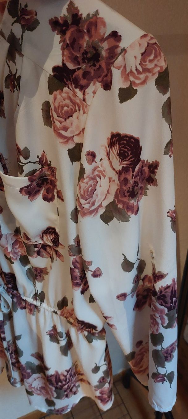 Camicette: Bluse mit Blumenmuster, Grösse M - Sommerlich leicht! – Usato da Grosshöchstetten venduto da ali_5x2c 4