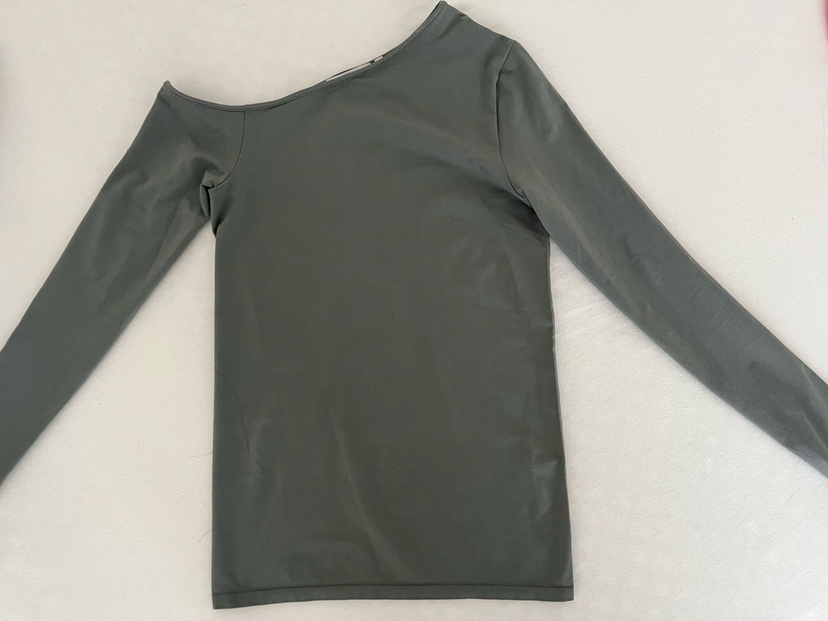 Weekday Top: WEEKDAY Seamless Party Top, XS – Nuovo (secondo la descrizione) da Zumikon venduto da nata_sells 1