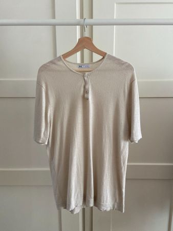 Zara-T-Shirt mit Knöpfen, Größe L