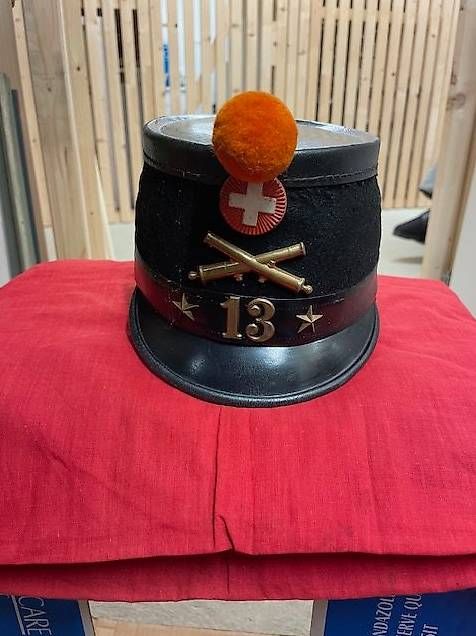 Schweizer Armee Copricapi, berretti & cappellini: Coiffure militaire Suisse shako – Usato da Colombier NE venduto da Boy48
