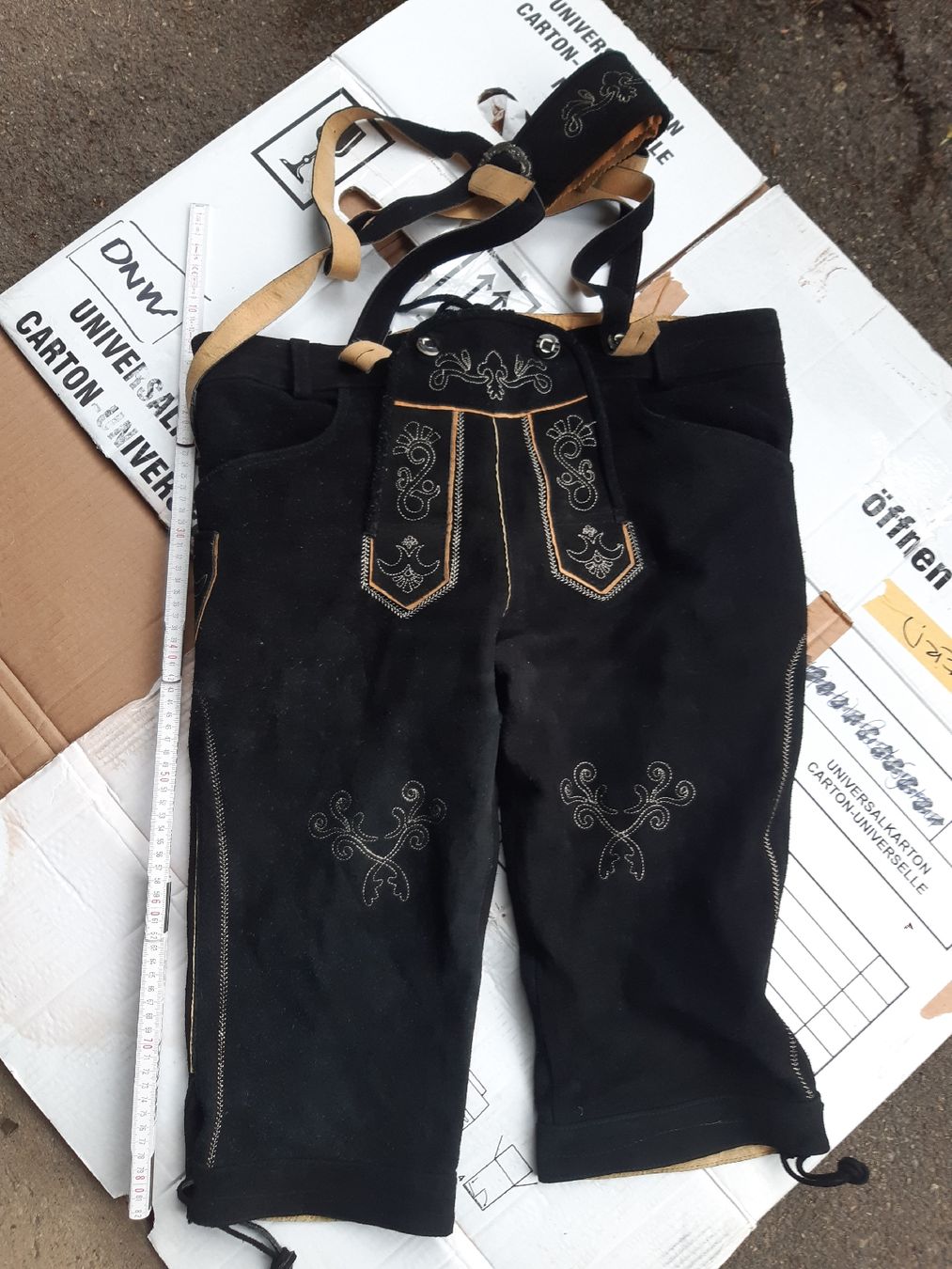 Pantaloni: Lederhose bayrisch – Usato da Umiken venduto da Idus