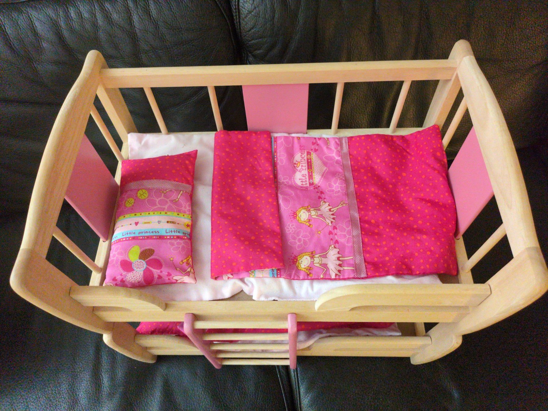 Giocattoli: Puppenbett, Hochbett oder 2 einzelne mit Decken und Kissen – Usato da Winterthur venduto da Tschebe 6