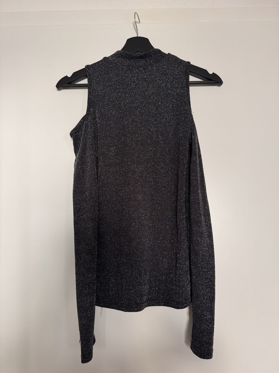 Top: Pullover Cold Shoulder Shiny Size S – Usato da Dübendorf venduto da ClaraS. 3