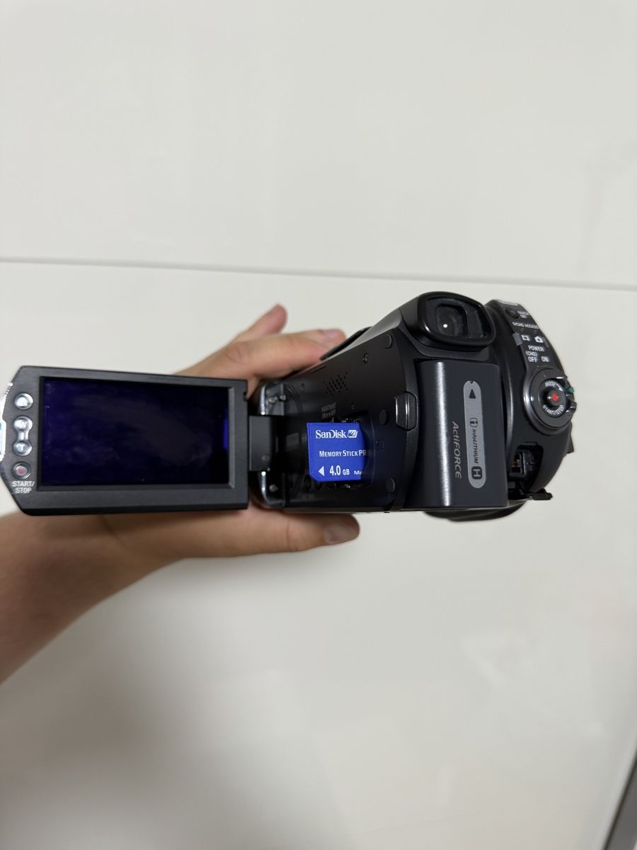 Sony Camcorder: SONY Handycam HDR-SR12 Videokamera – Gebraucht aus Niederbipp von yar_tf6f 6