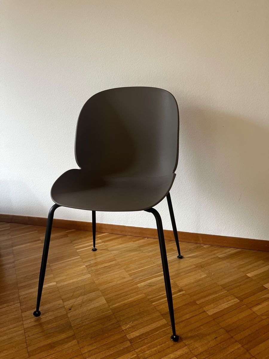 Gubi Sedie: 6 Gubi Beetle Stühle grau – Nuovo (secondo la descrizione) da Zürich venduto da jaelllara 1