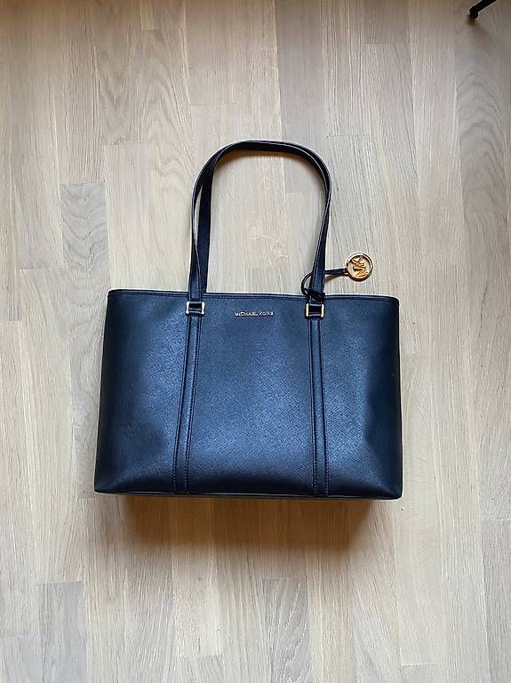 Michael Kors Taschen für Damen: Original Michael Kors Tasche – Gebraucht aus Andermatt von and_tdn2