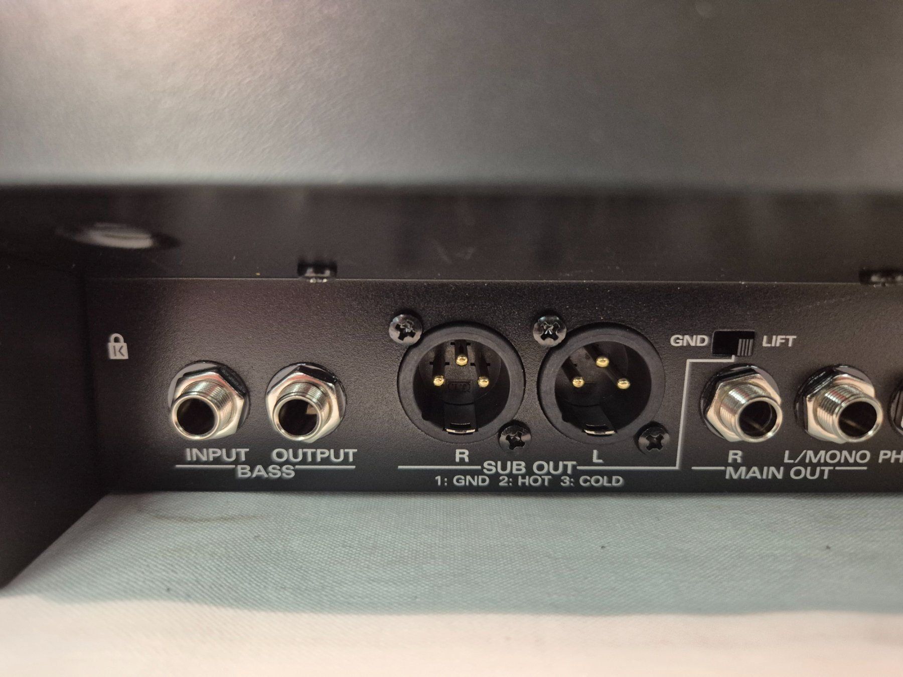 Roland Strumenti musicali: Roland VB-99 Virtual Bass System/Effektgerät – Usato da Zénauva venduto da Alois6 5