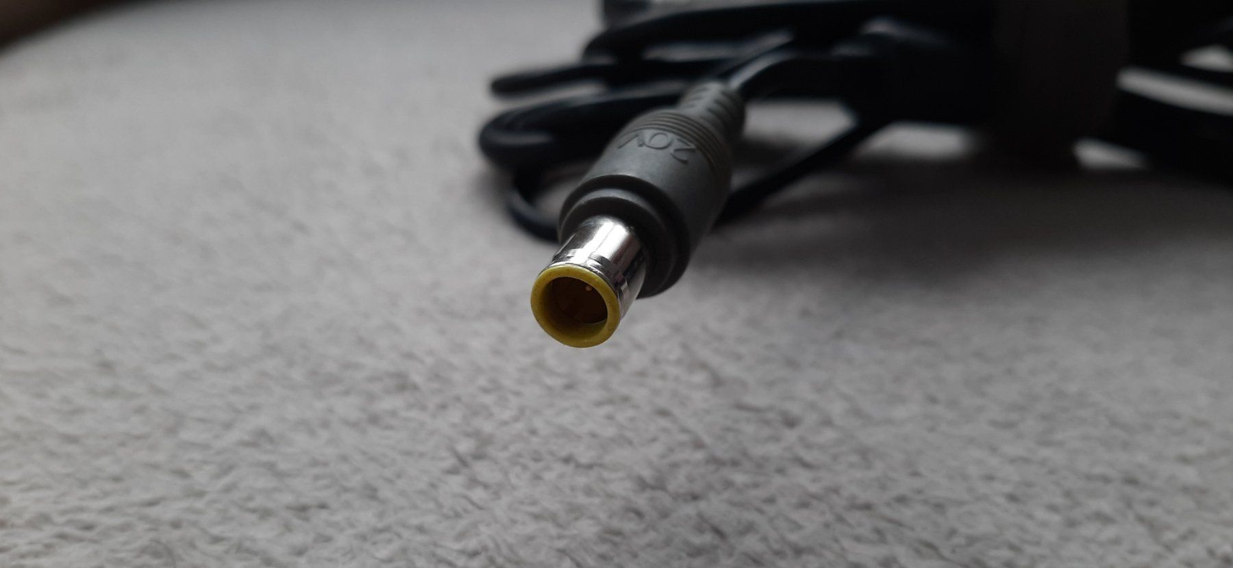 Lenovo Caricabatterie: Lenovo ThinkPad 135W AC Adapter CH oder DE – Usato da Magden venduto da Gold-Adler 2