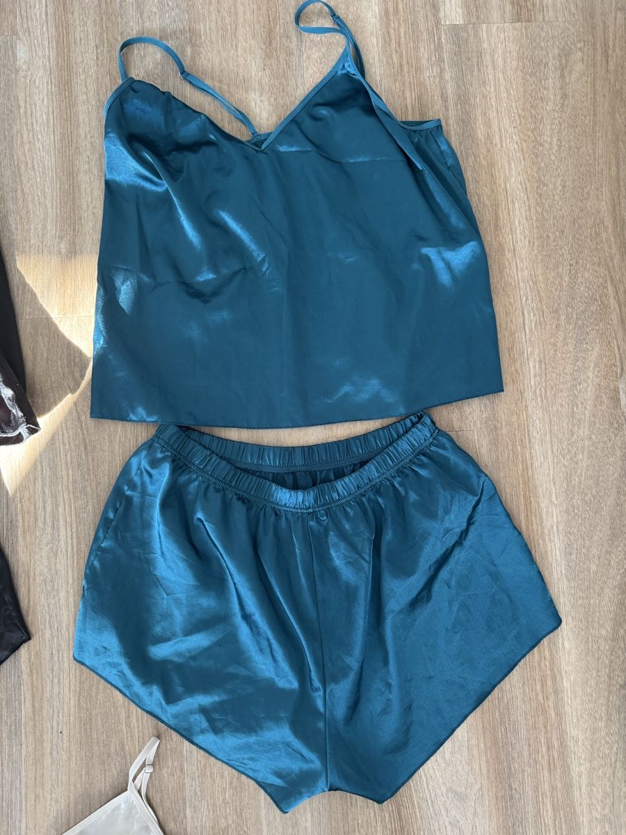 Negligees & Pyjamas: pyjama set – Gebraucht aus Sierre von jen_w8vt 2