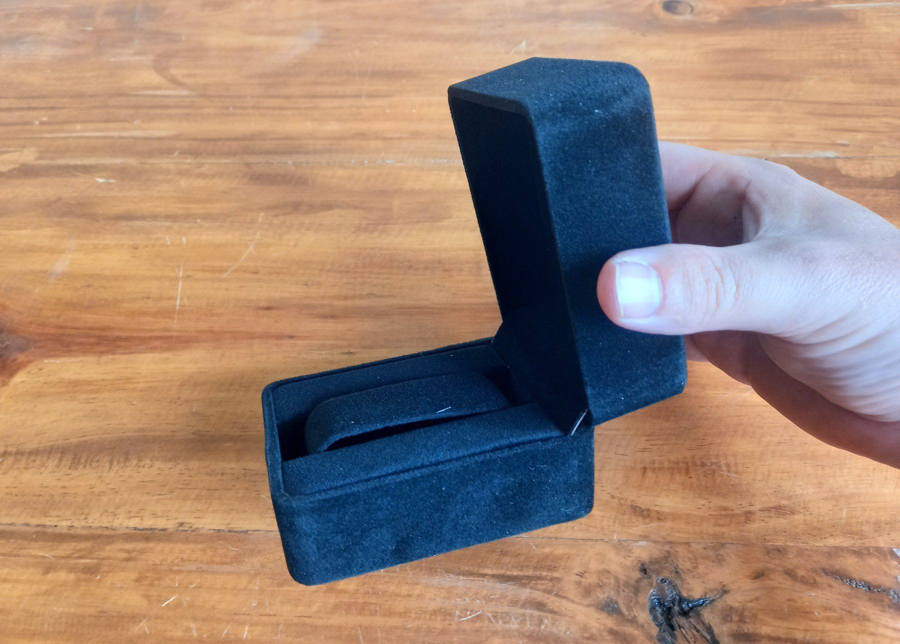 Uhrenboxen: 8x Uhrenbox schwarz Samt – Neu und originalverpackt aus Lausanne von WATCH-WORLD 2