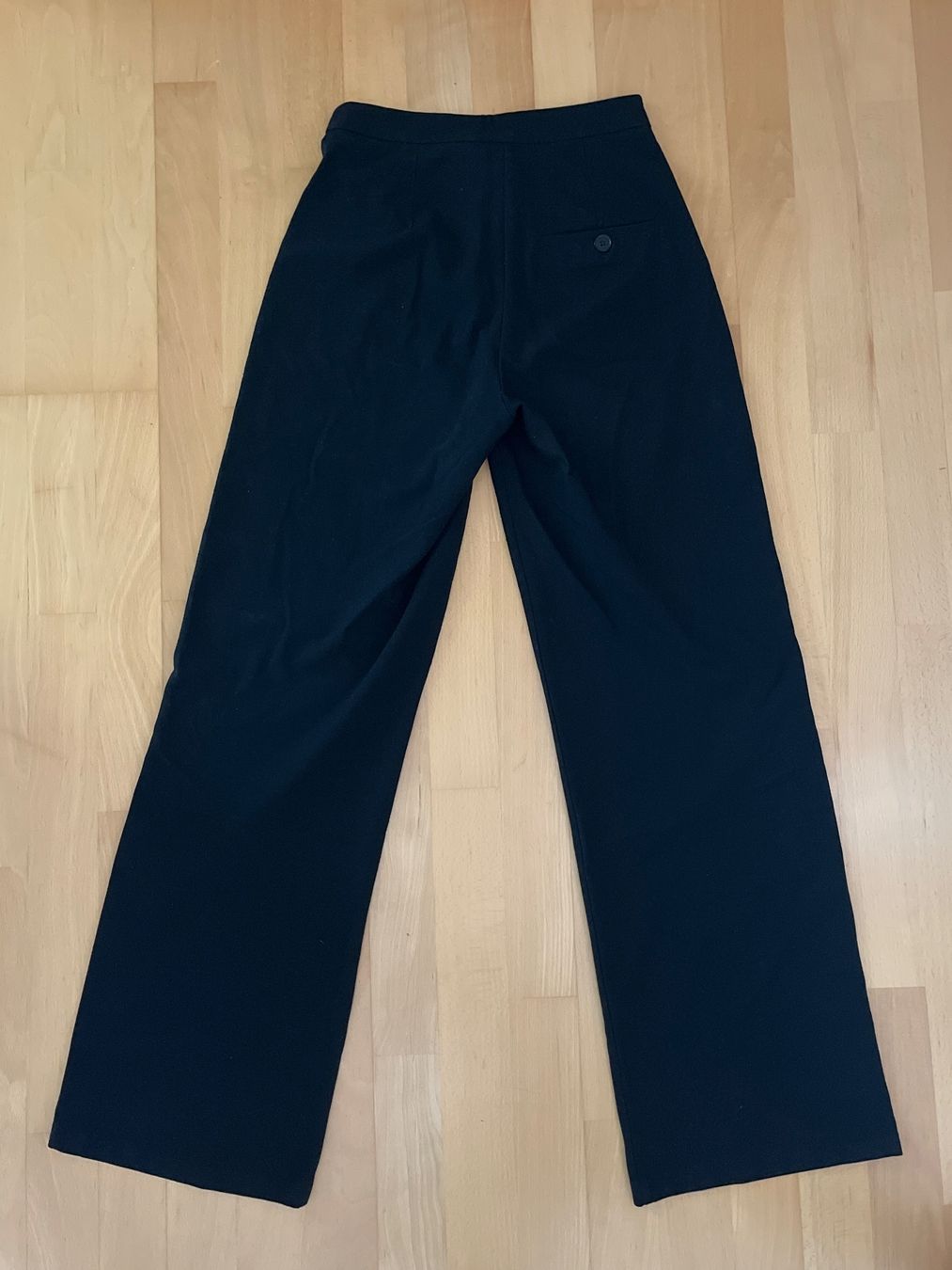 Bershka Pantalons: Stoffhose lang – Neuf (Voir description) à Allschwil par nen_5t8g 1