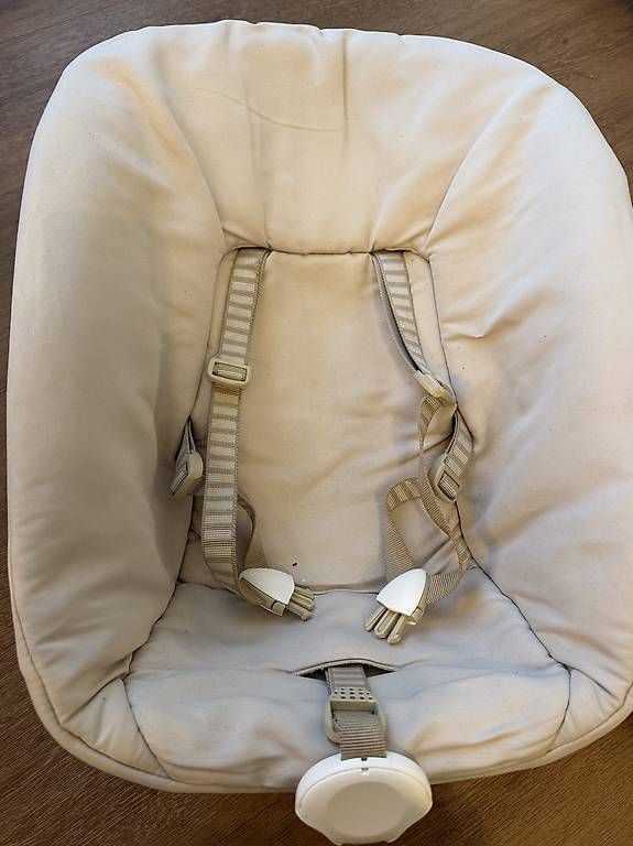 Stokke Seggioloni: Stokke Tripp Trapp Newborn Set inkl Bezug – Usato da Bäch SZ venduto da Blansz 1