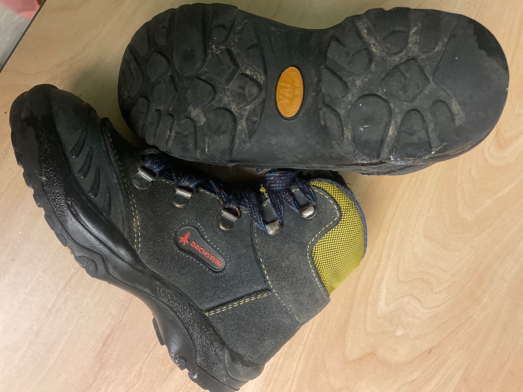 Chaussures hommes: Dachstein Wanderschuhe Gr.33 – D'occasion à Obergerlafingen par cabo4 2