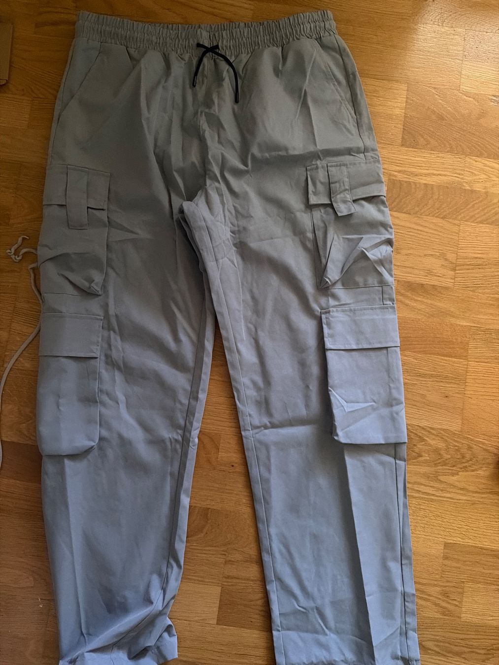 Pantalons: Hellgraue Cargo Hose – Neuf (Voir description) à bülach par Happylion1 2