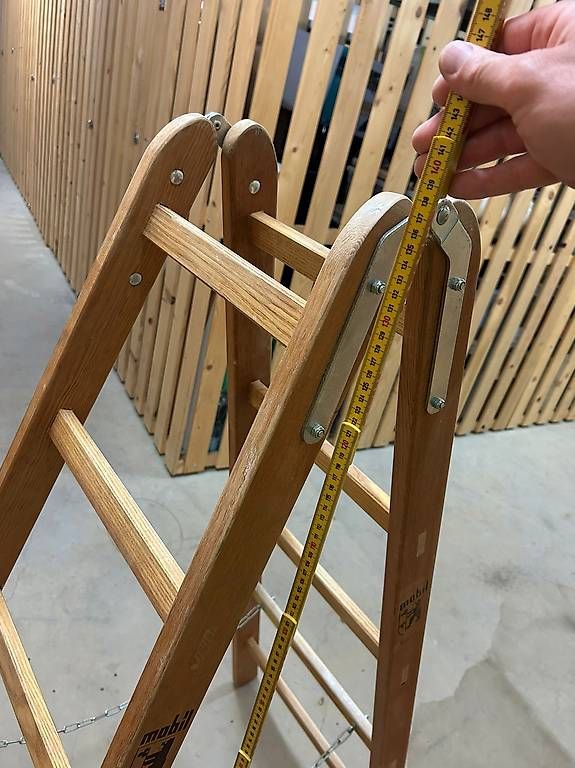 Scale: Bockleiter mit 5 Sprossen Holz Leiter – Usato da Widnau venduto da Ajsa-Emin 1