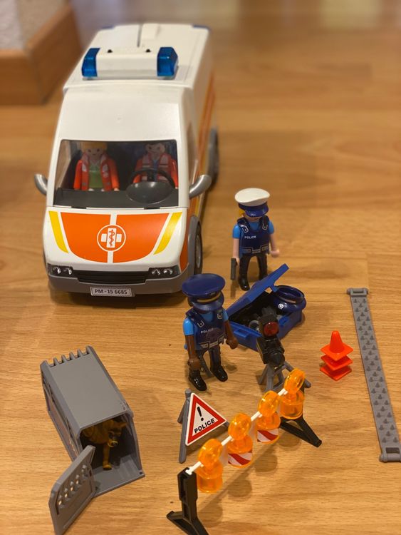 Playmobil Krankenwagen + Polizeizubehör Kaufen auf Ricardo