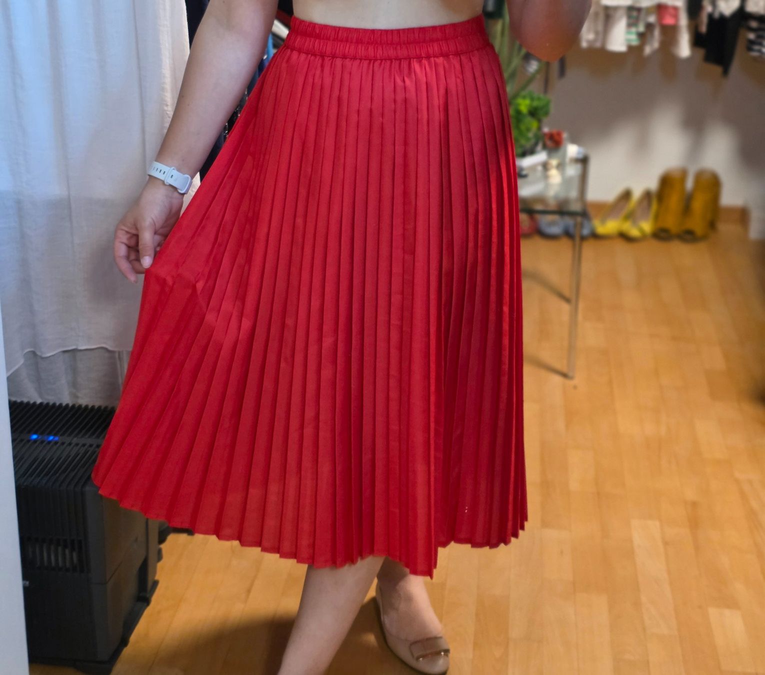 Gonne: Roter Plisseerock Midi elegant Größe M – Usato da Wald ZH venduto da CapLux