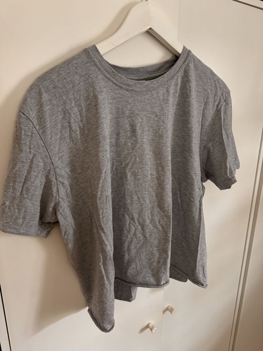 T-shirt: Graues Basic T-Shirt 90% Cotton XL – Usato da Richterswil venduto da Manu55555 1