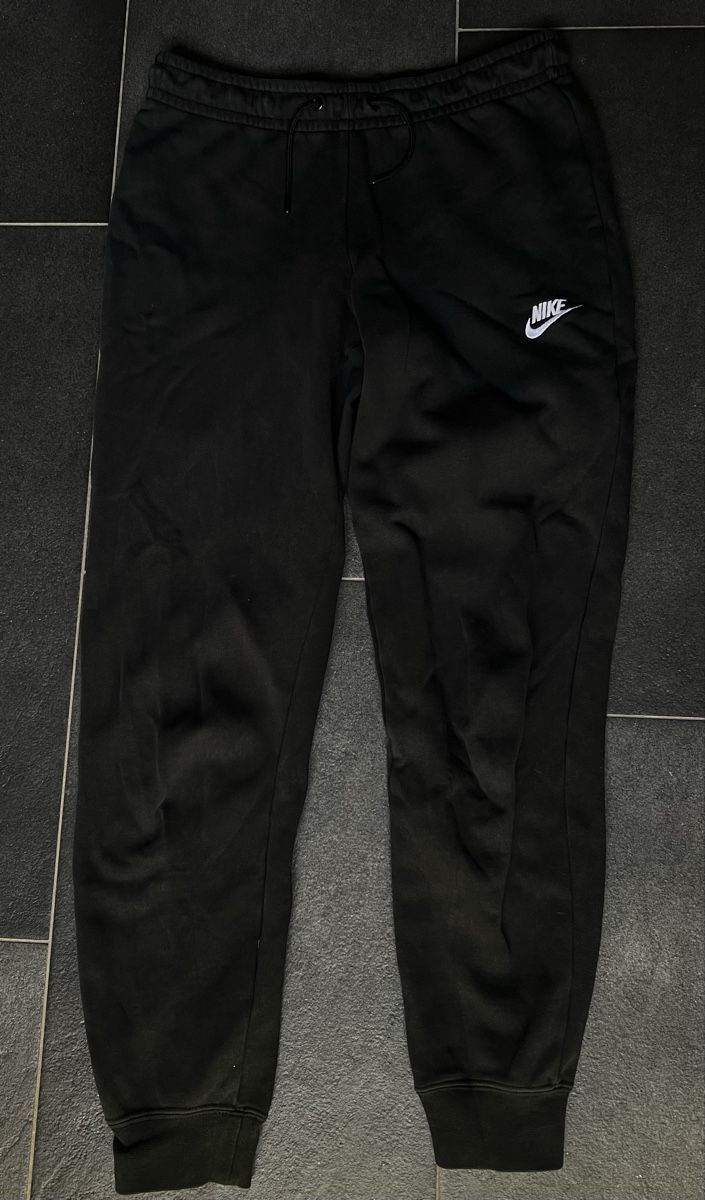 Nike Pantaloni: Nike Jogginghose schwarz, Grösse S – Usato da Wil / ZH venduto da Fellow16