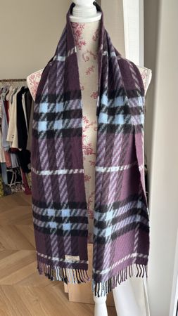 BURBERRY 100% cashmere scarf