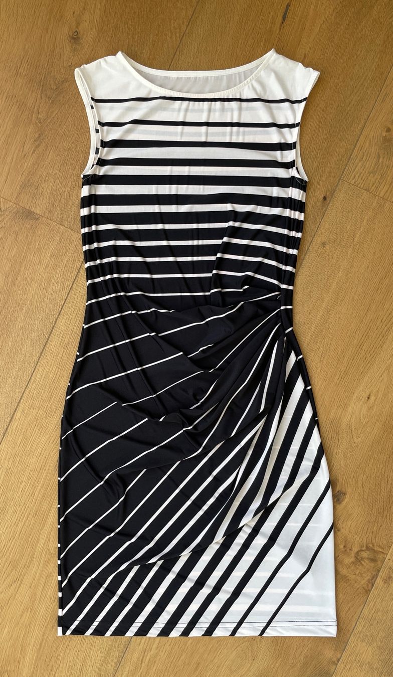 C&A Vestiti: Gerafftes Streifenkleid - schwarz-creme – Usato da Grenchen venduto da M_ina 1