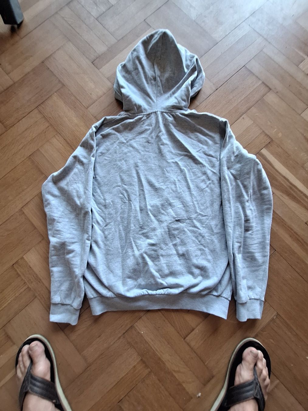 Maglioni & Felpe: Sweat à capuche gris One Piece taille S occasion – Usato da Chêne-Bougeries venduto da xchrysalide 3