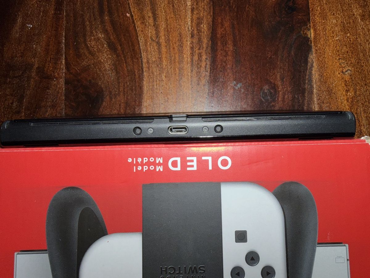 Nintendo Konsolen: Nintendo Switch OLED + Pro Controller + 5 Spiele – Gebraucht aus Zürich von Dani_46 6
