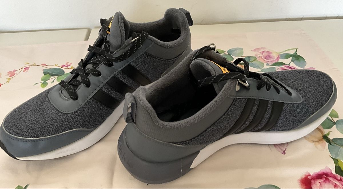 Scarpe da uomo: Adidas Cloudfoam Race Schuhe, Grau, Grösse 42.2/3 – Nuovo (secondo la descrizione) da Zürich venduto da thovala 1